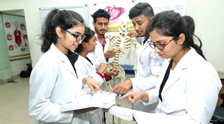 সরকারি মেডিকেল কলেজে আসন কমল