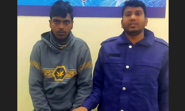 বগুড়ার শাজাহানপুরে বার্মিজ চাকুসহ ৭ মামলার আসামি গ্রেফতার 