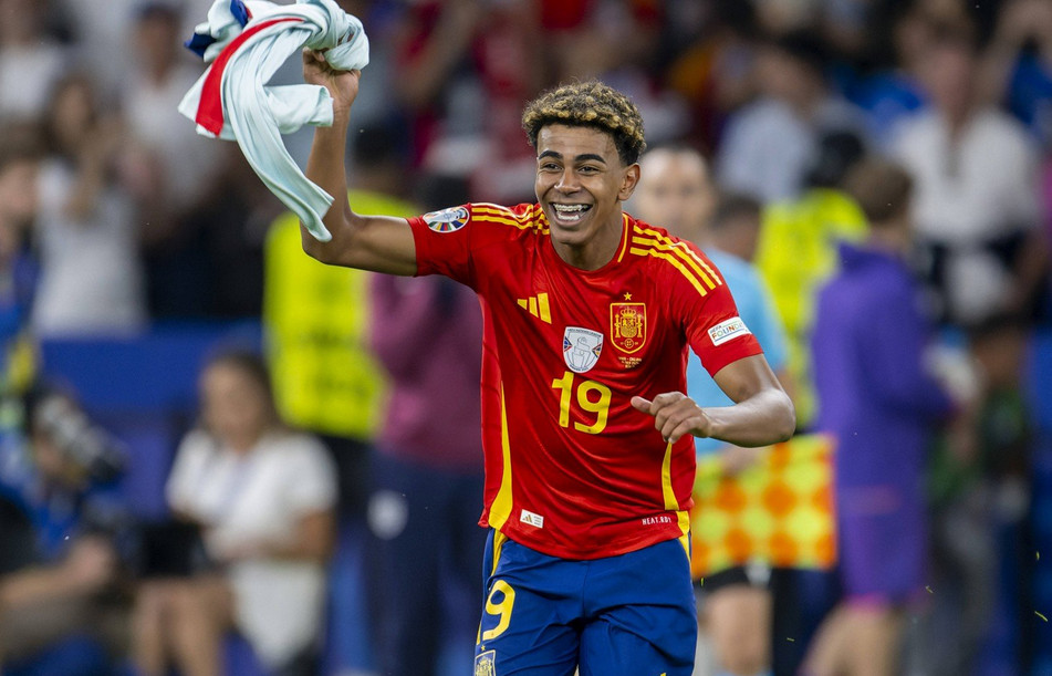 ইতিহাস গড়ে ফিফপ্রো’র বর্ষসেরা একাদশে ইয়ামাল, নেই মেসি-রোনালদো