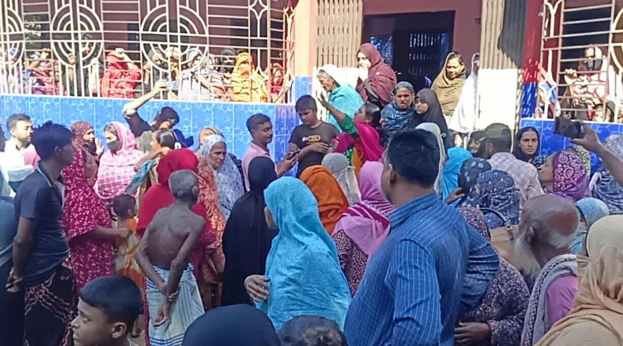 মাদককারবারির হাতে নিজ বাড়িতে খুন মা ও ছোট ভাই