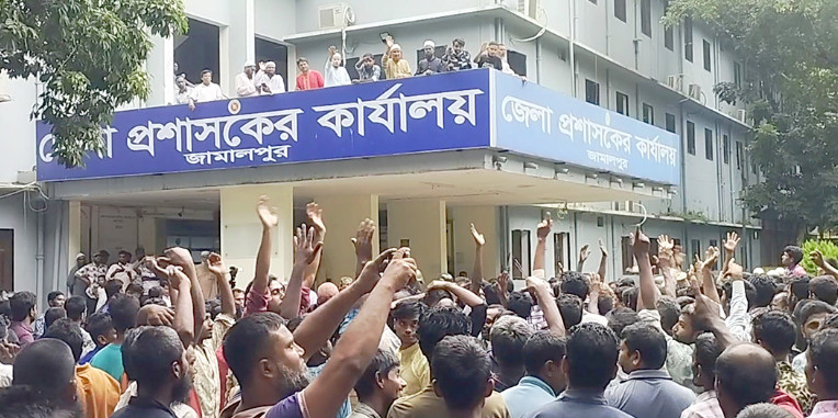 জামালপুরে দাবি মেনে নেওয়ায় ইজিবাইক চালকদের ধর্মঘট প্রত্যাহার