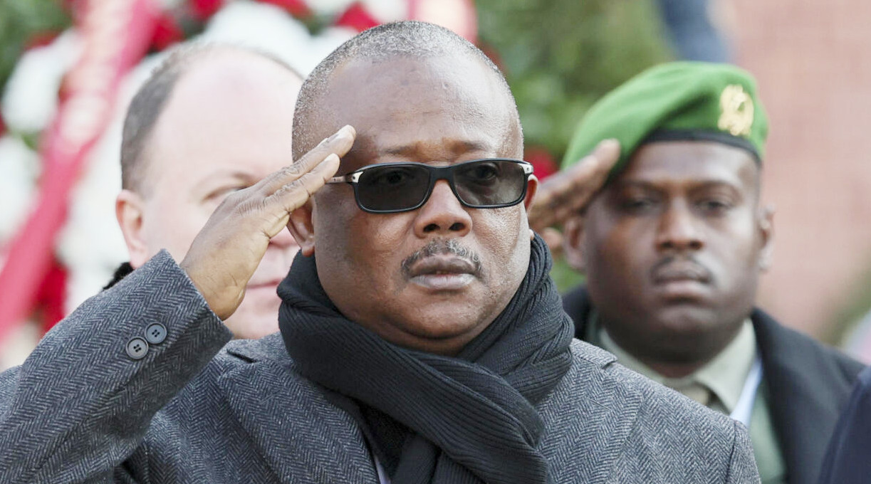 দেশ ছেড়ে পালিয়েছেন গিনি-বিসাউয়ের ক্ষমতাচ্যুত প্রেসিডেন্ট