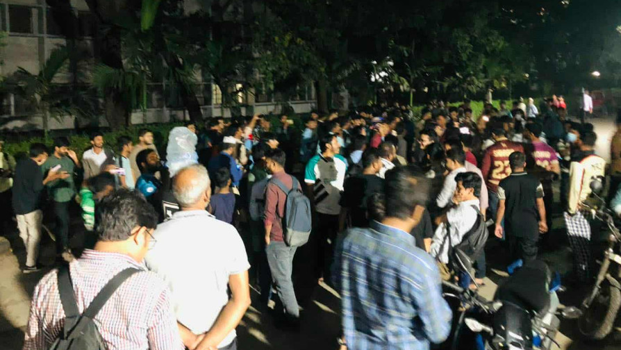 হৈ হৈ রই রই আওয়ামীলীগ গেলি কই— স্লোগানে উত্তাল ঢাকা বিশ্ববিদ্যালয়