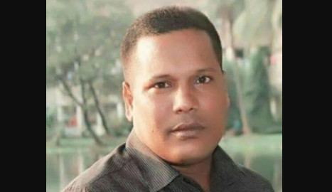 শেখ হাসিনার রায়ের বিরুদ্ধে ফেসবুকে পোস্ট : ঢাবির ডেপুটি রেজিস্টারকে পুলিশে দিলো শিক্ষার্থীরা 