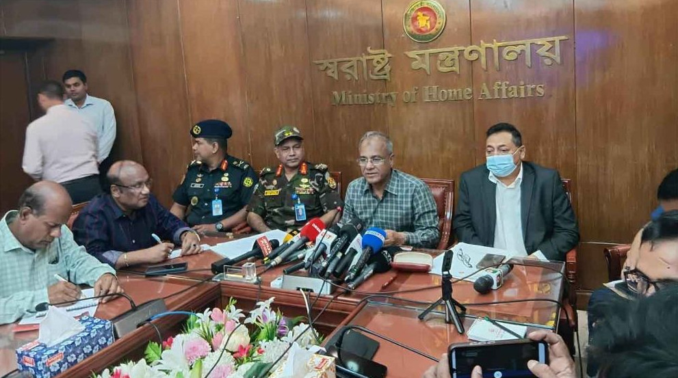 ১৩ নভেম্বর নিয়ে আইনশৃঙ্খলা বাহিনী শক্ত অবস্থান নিয়েছে : স্বরাষ্ট্র উপদেষ্টা