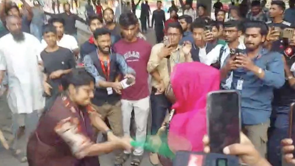 ধানমন্ডি ৩২-এ ‘জয় বাংলা’ স্লোগান দেওয়ায় নারীকে মারধর