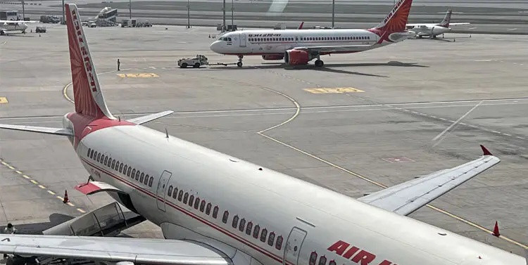 কারিগরি ত্রুটিতে দিল্লি বিমানবন্দরে ফ্লাইট বিলম্বিত