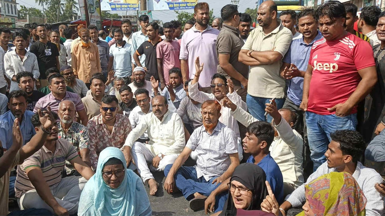  চাঁদপুর-লক্ষ্মীপুর সড়কে মনোনয়ন বঞ্চিতের আগুন