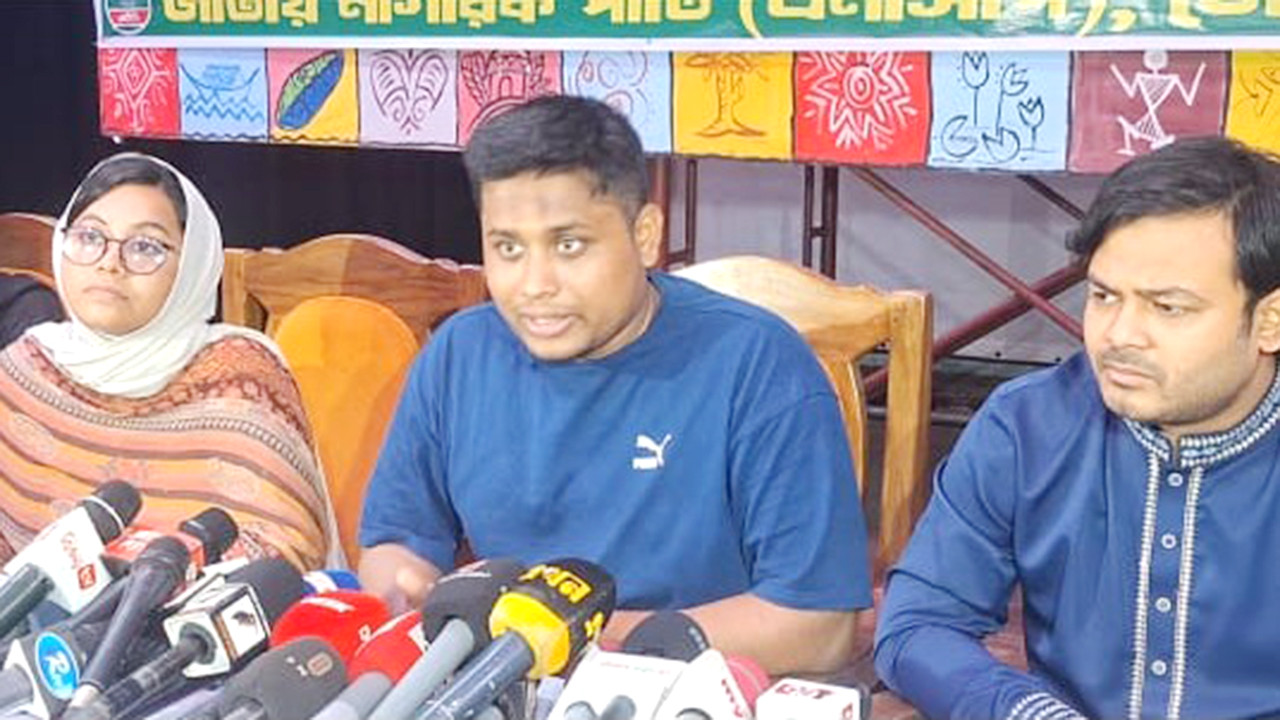 আদেশ যদি চুপ্পুর কাছ থেকে নিতে হয় তাহলে তা বিপ্লবের কফিনে শেষ হবে : হাসনাত আব্দুল্লাহ