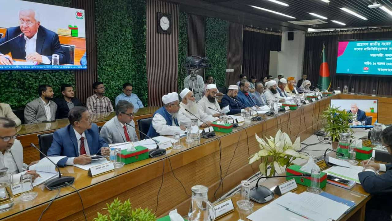 রাজনৈতিক দলগুলোর সঙ্গে ১১টি এজেন্ডা নিয়ে সংলাপে ইসি