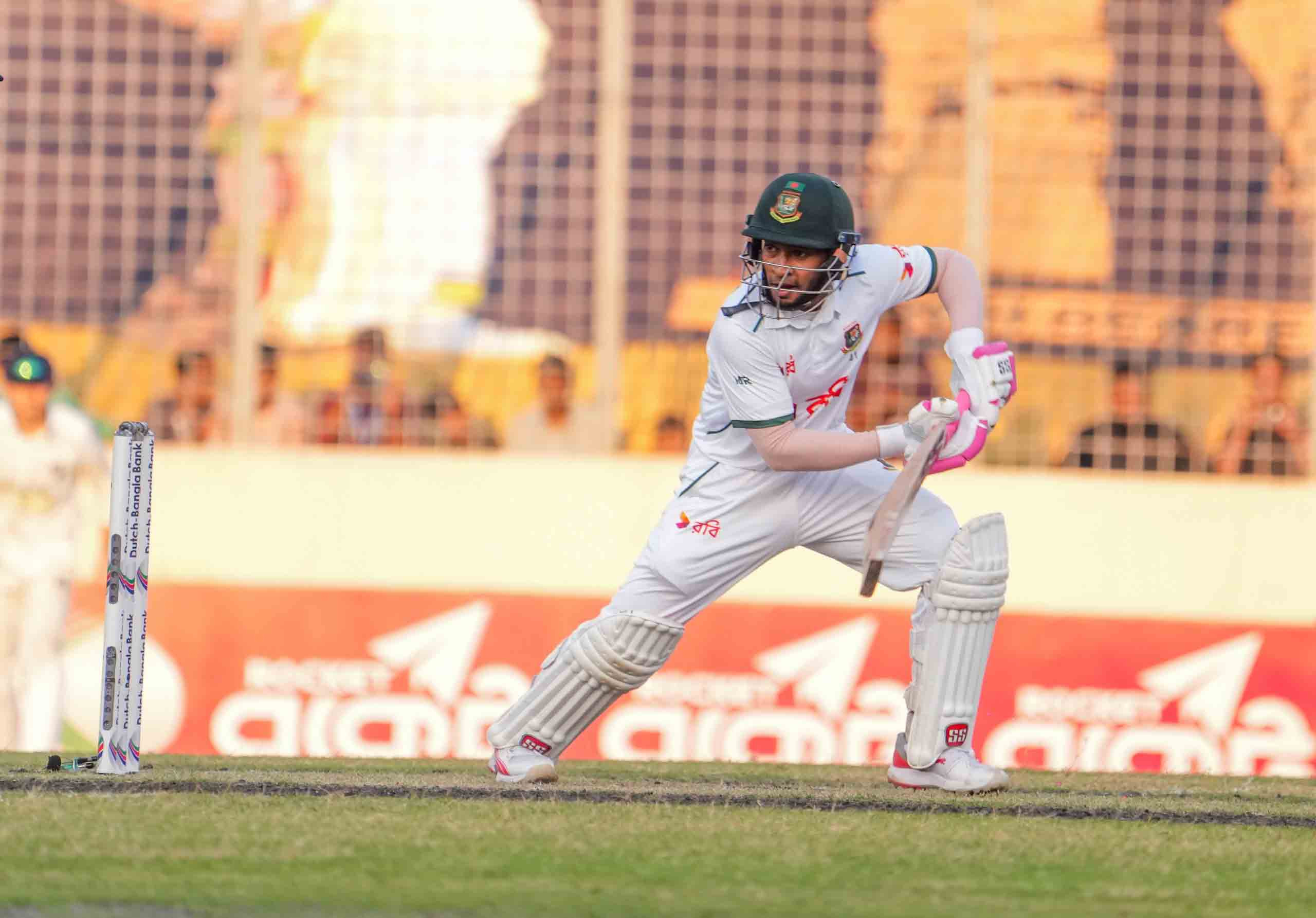 সেঞ্চুরি টেস্টে মুশফিকের শতক