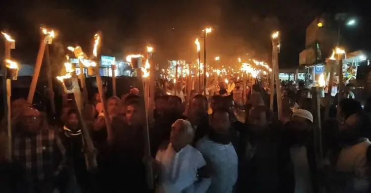 গৌরীপুরে বিএনপির প্রার্থী পরিবর্তনের দাবিতে মশাল মিছিল