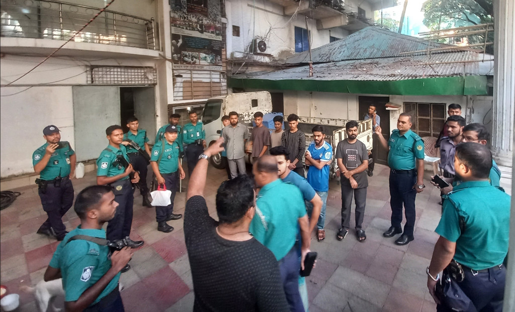 সাবেক শিক্ষামন্ত্রী নওফেলের বাসায় অভিযান, আটক ৭