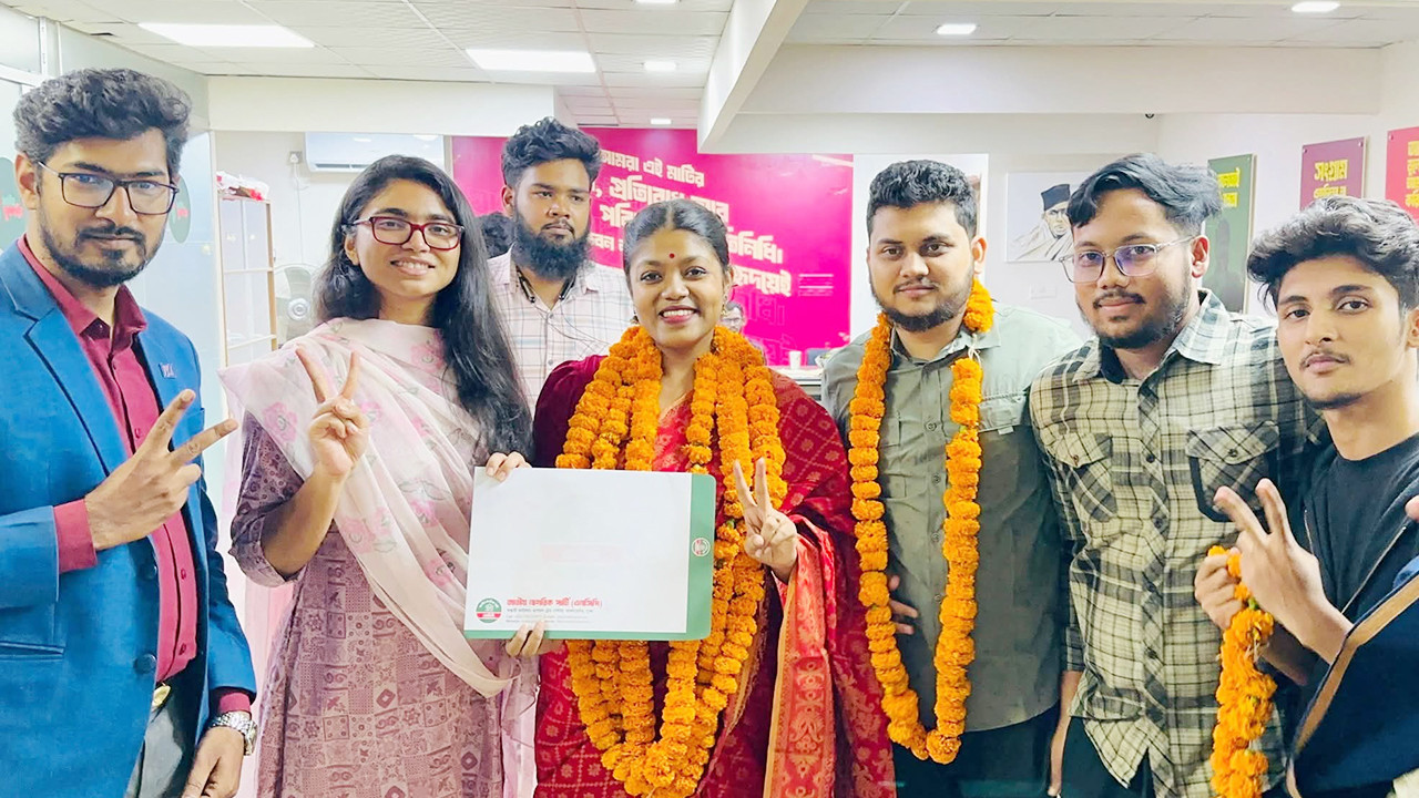 কুষ্টিয়া-১ আসনে এনসিপির মনোনয়নপত্র নিলেন নুসরাত তাবাসসুম