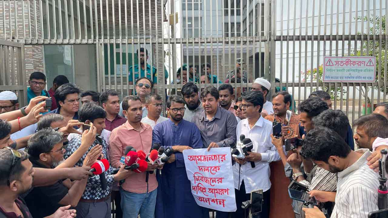 ‘উচিত কথা বলার কারণেই আমাদের নিবন্ধন দেওয়া হয়নি’