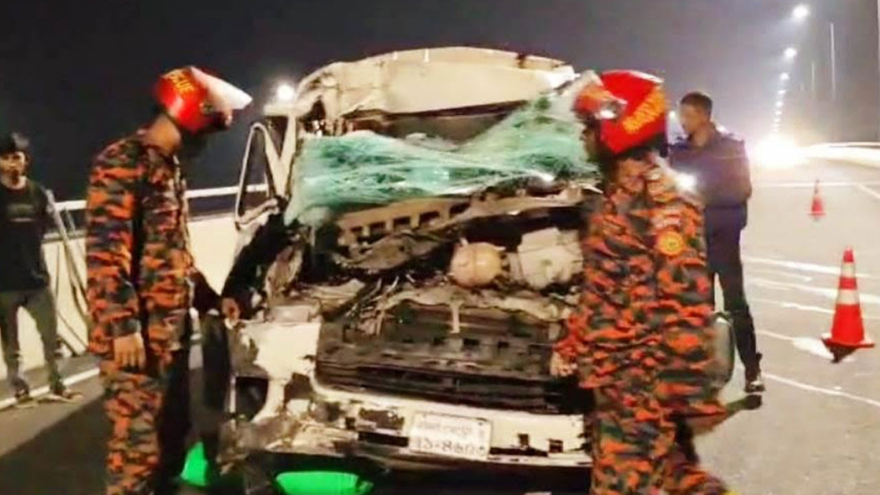 ঢাকা-মাওয়া এক্সপ্রেসওয়েতে ট্রাক-অ্যাম্বুলেন্সের সংঘর্ষ