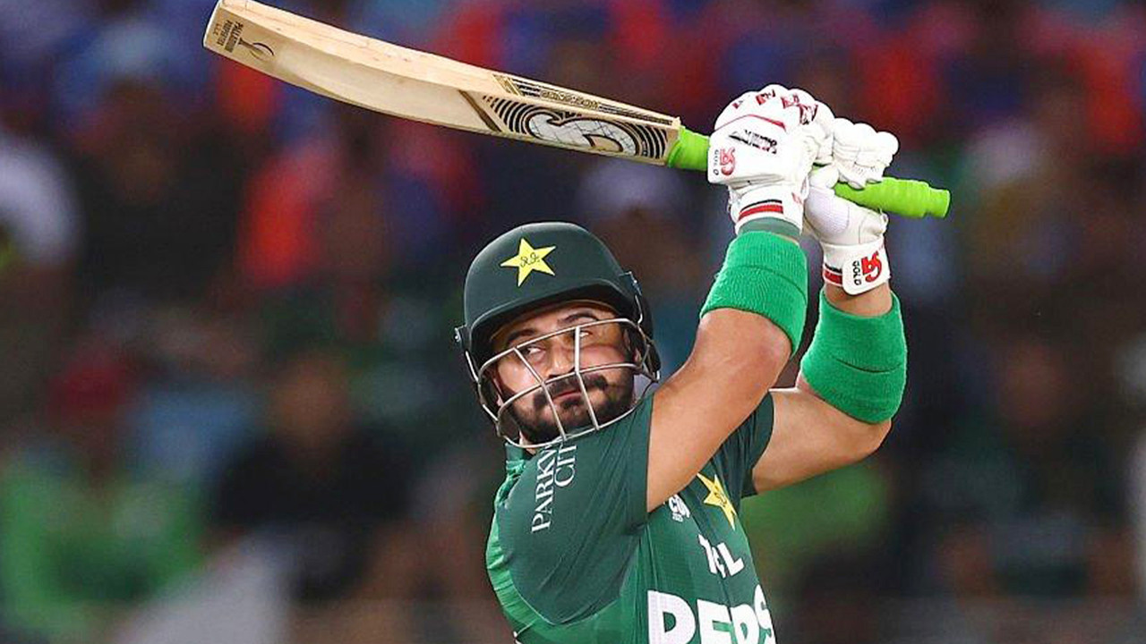 বছরের ১০০ ছক্কা মারার রেকর্ড গড়লেন পাকিস্তানি ওপেনার
