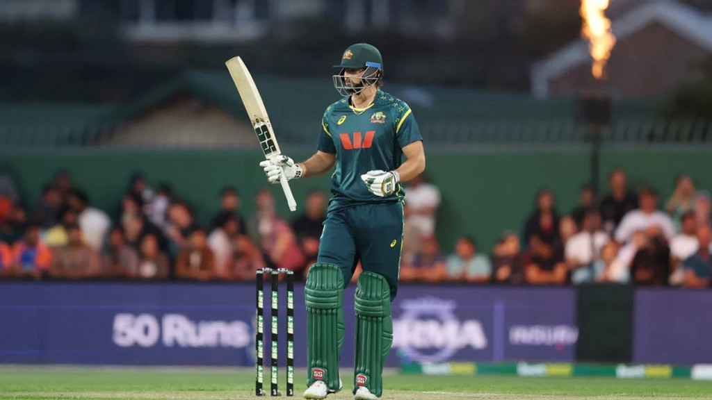 ১২৯ মিটারের বিশাল ছক্কায় ডেভিডের নতুন রেকর্ড