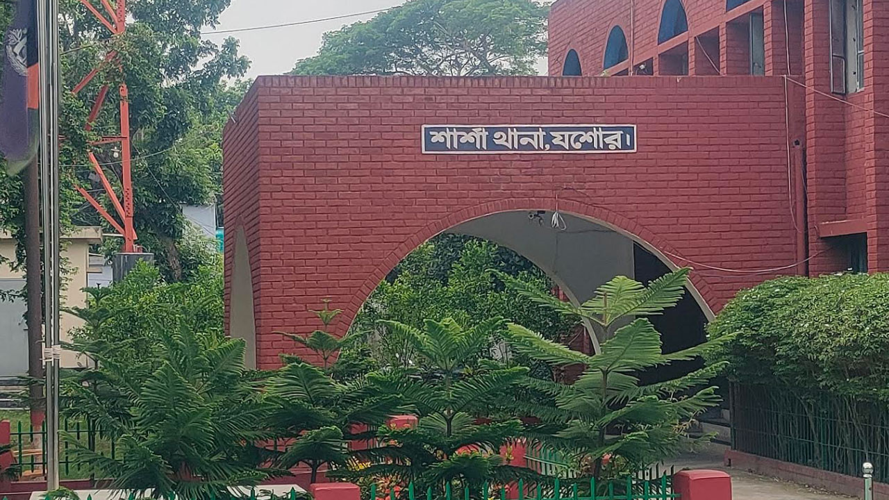 যশোরে মাদক কারবারির ছুরিকাঘাতে পুলিশ কনস্টেবল আহত