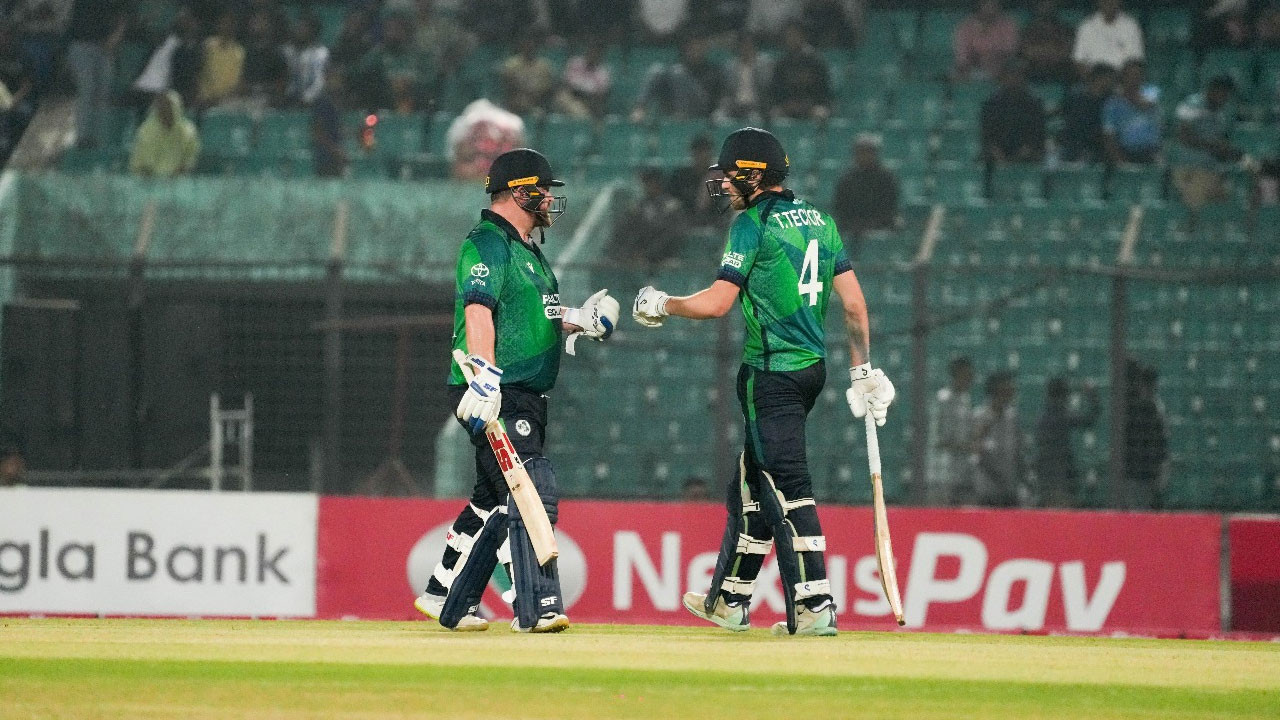 পাওয়ার প্লেতে  উড়ন্ত সূচনা আইরিশদের