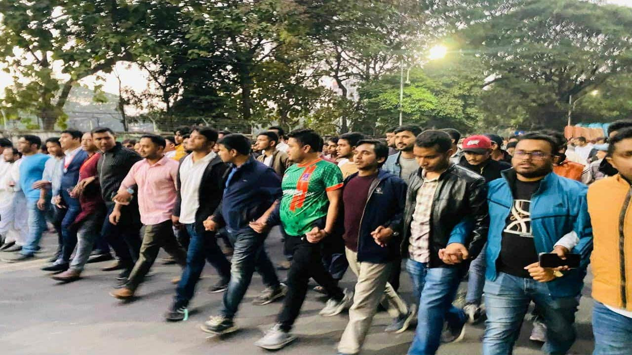 শরীফ ওসমান হাদির ওপর সন্ত্রাসী হামলার প্রতিবাদে ছাত্রদলের বিক্ষোভ