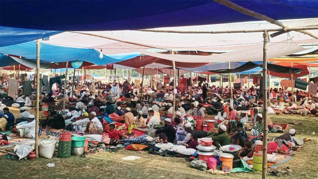 বগুড়ার ধুনটে আম বয়ানের মধ্য দিয়ে তিন দিনব্যাপী ইজতেমা শুরু