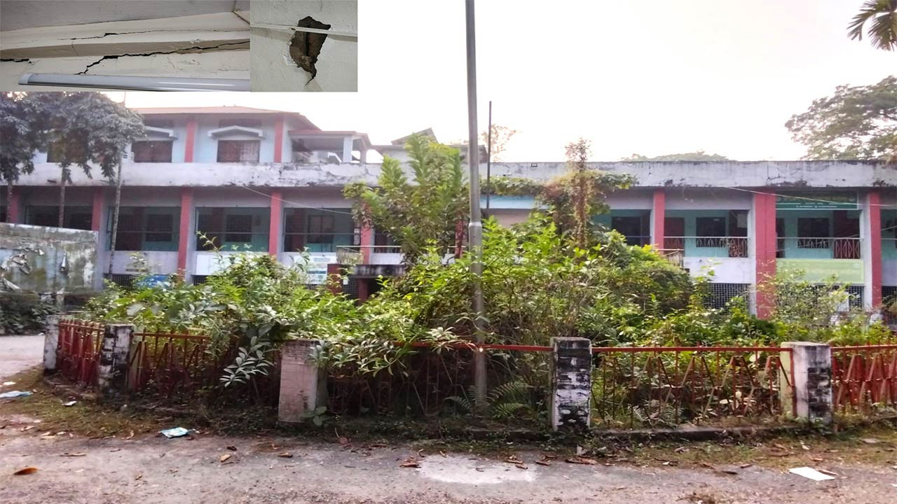 বগুড়ার সোনাতলা উপজেলা পরিষদের পুরাতন কার্যালয়টি ঝুঁকিপূর্ণ