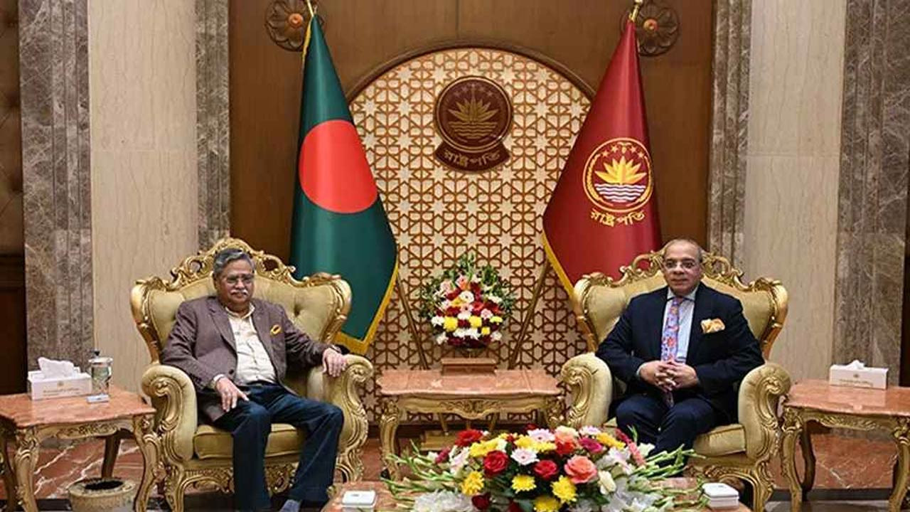 রাষ্ট্রপতির সঙ্গে বিদায়ী সাক্ষাৎ করলেন প্রধান বিচারপতি