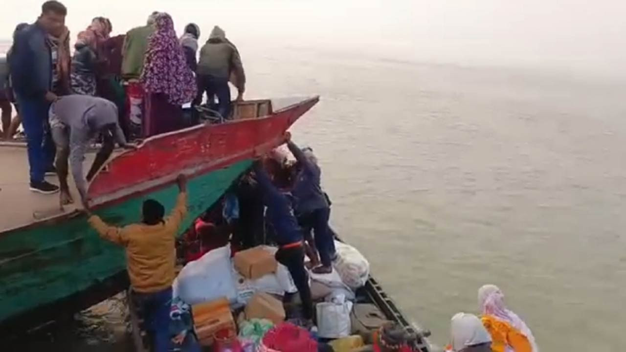 চাঁপাইনবাবগঞ্জে পদ্মায় বালুবাহী বাল্কহেডে যাত্রীবাহী নৌকার ধাক্কায় বৃদ্ধ নিহত