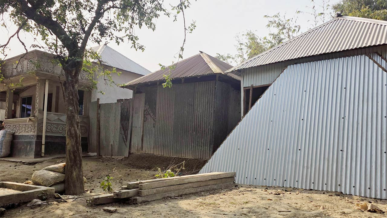 বগুড়ার ধুনটে বাড়ির জায়গা নিয়ে হামলায় বাবা-ছেলেসহ আহত ৩