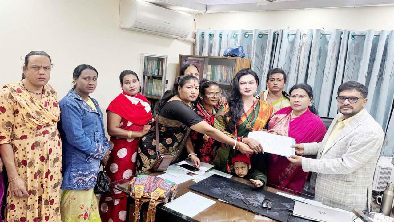 রংপুরে তৃতীয় লিঙ্গের রাণী আবারও ভোটের মাঠে