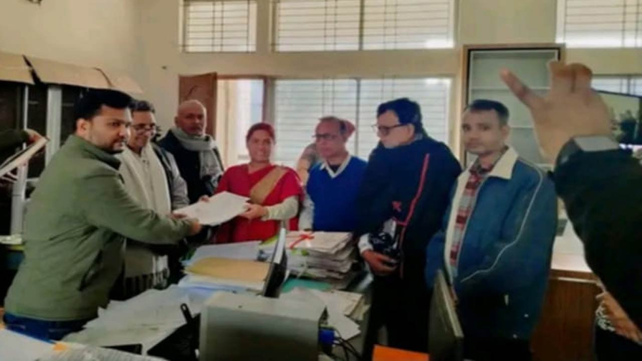 বগুড়া-৬ আসনে বাসদ মনোনীত দিলরুবা নূরী মনোনয়নপত্র সংগ্রহ