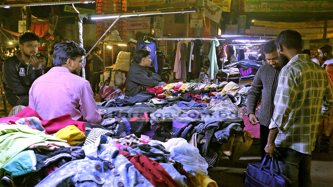 বগুড়ায় গরম কাপড়ের যোগানবৃদ্ধি, শীত বাড়লেই বিক্রি বাড়বে
