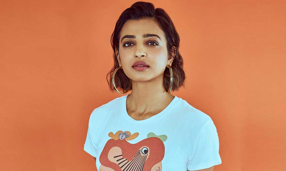 বলিউড অভিনেত্রী রাধিকার রহস্যময় যাত্রা!