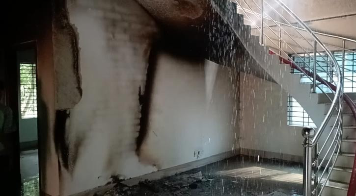 গোপালগঞ্জের মুকসুদপুরে আ.লীগ নেতার বাড়িতে অগ্নিসংযোগ