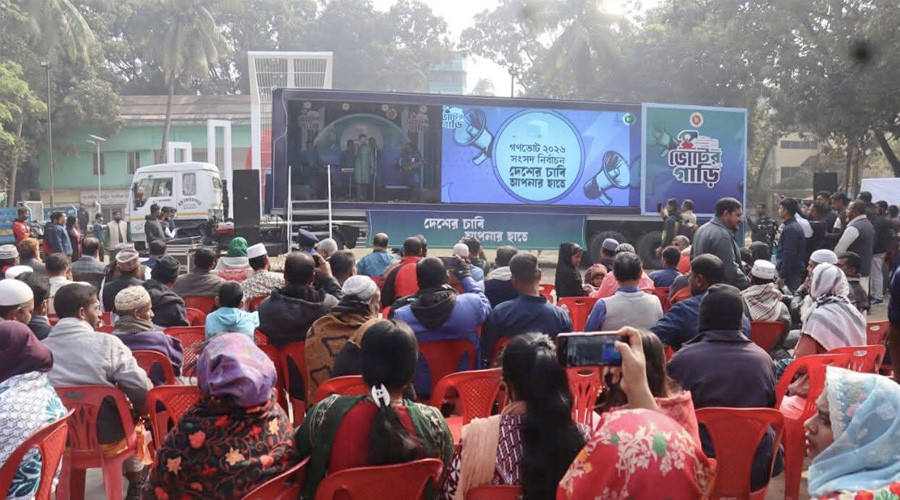 ভোটাধিকার ও গণভোটের বার্তা নিয়ে সাতক্ষীরায় নেমেছে ‘ভোটের গাড়ি’