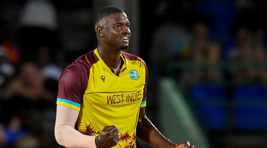 রশিদের ৮ বছরের রেকর্ড ভাঙলেন হোল্ডার