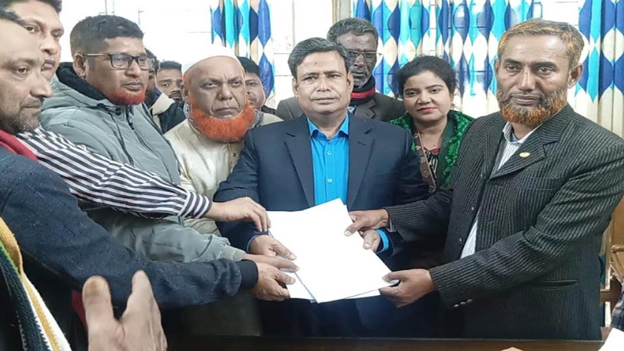 জয়পুরহাট-২ আসনে মনোনয়নপত্র সংগ্রহ করলেন সাবেক এমপি গোলাম মোস্তফা