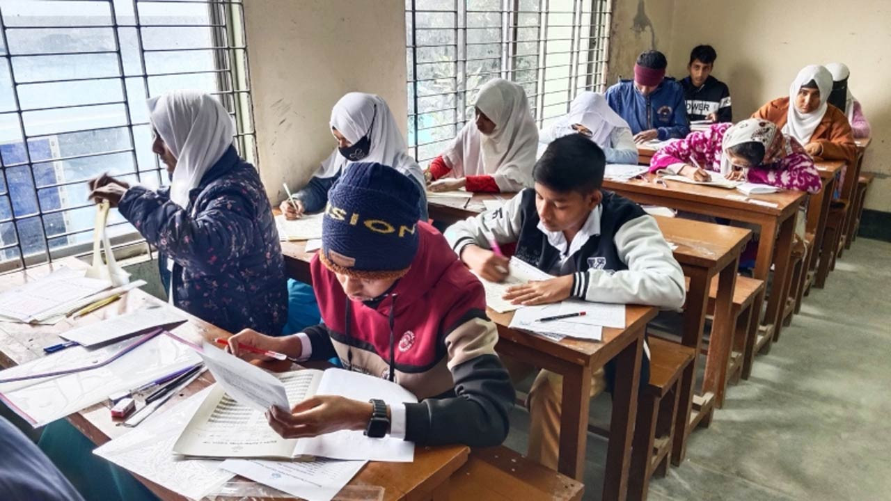 বগুড়ায় ইবতেদায়ী, জুনিয়র ও দাখিল বৃত্তি পরীক্ষায় শুরু, প্রথম দিন ৪৯৮ জন অনুপস্থিত