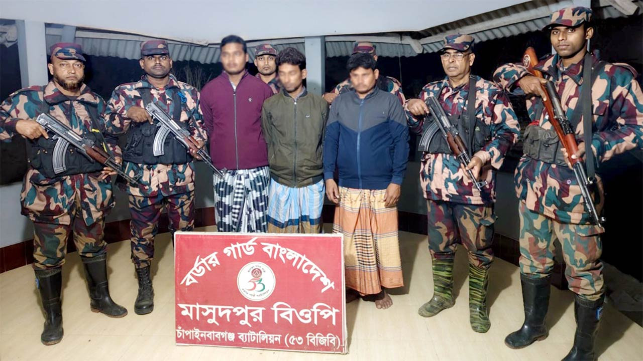 চাঁপাইনবাবগঞ্জে নেশার ইনজেকশন ও ইয়াবাসহ ২ মাদক ব্যবসায়ী গ্রেফতার