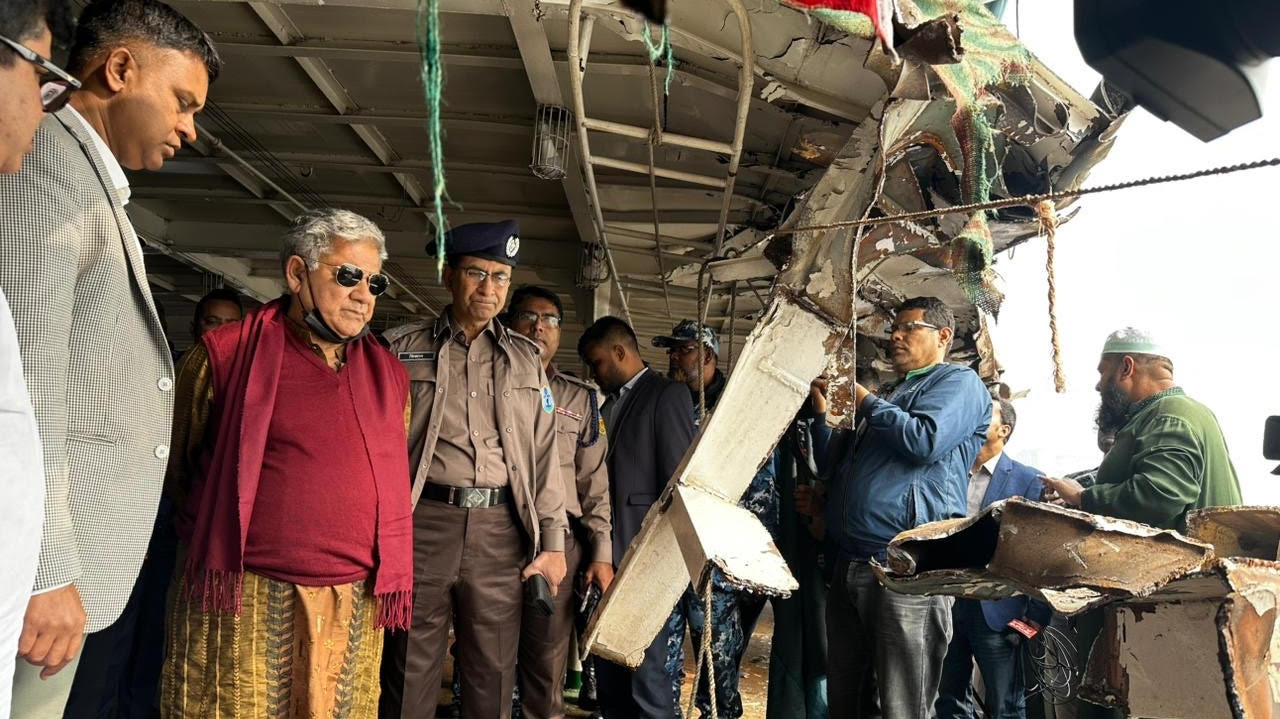 লঞ্চ দুর্ঘটনায় হতাহতদের ক্ষতিপূরণের ঘোষণা নৌ উপদেষ্টার