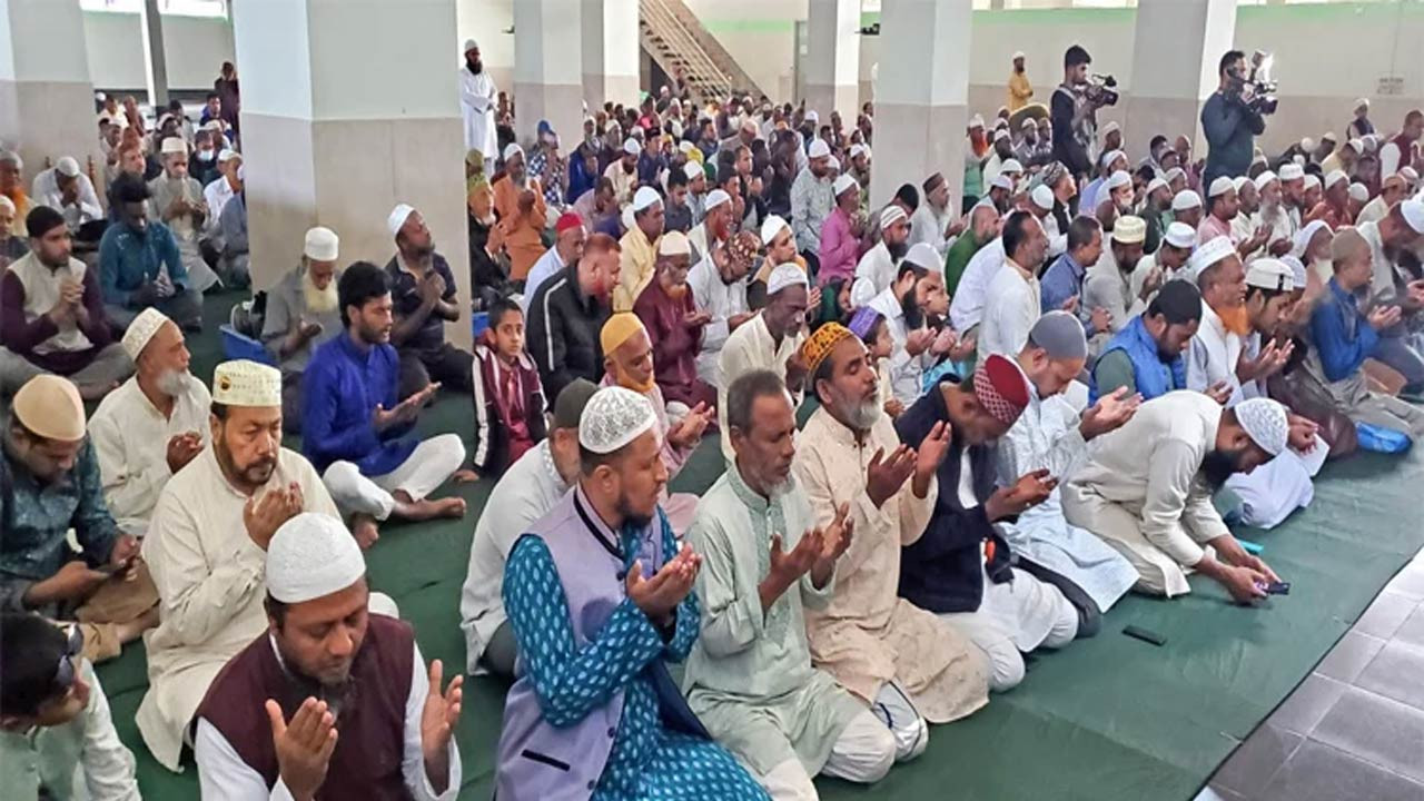 খালেদা জিয়ার সুস্থতা কামনায় বগুড়ার সকল মসজিদে দোয়া