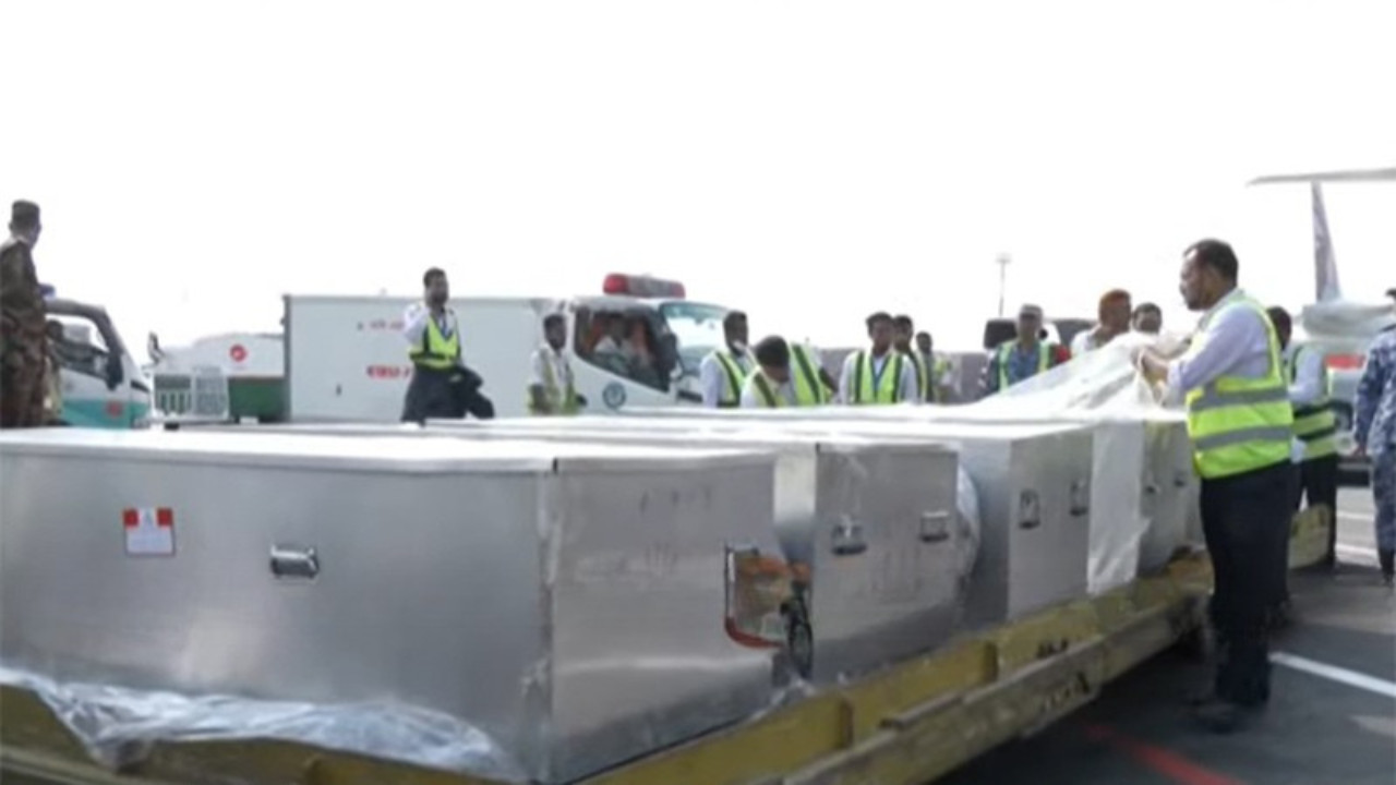 ৬ বাংলাদেশি শান্তিরক্ষীর মরদেহ দেশে পৌঁছেছে