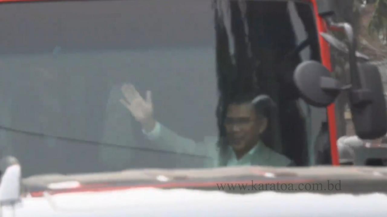 গণসংবর্ধনাস্থলের পথে তারেক রহমান