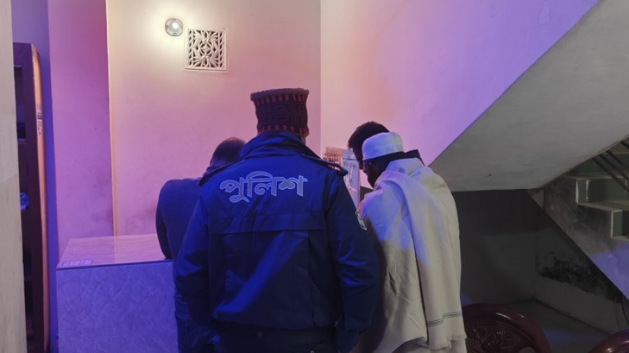 কুয়াকাটায় আবাসিক হোটেল থেকে নারী পর্যটকের ঝুলন্ত লাশ উদ্ধার