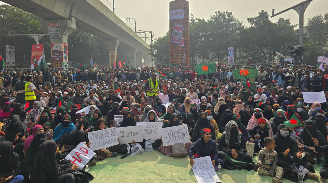 শাহবাগ মোড়ে আবারও অবস্থান নিলো ইনকিলাব মঞ্চ