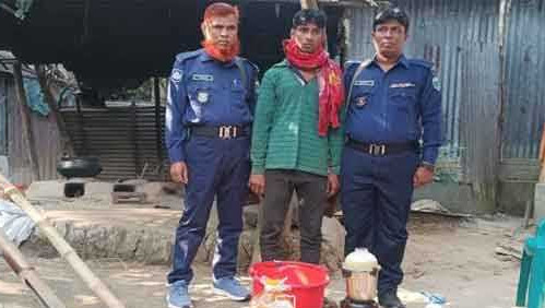 পাবনায় নকল দুধ তৈরি ব্যবসায়ীকে অর্থ ও কারাদণ্ড