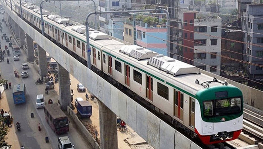 বৈদ্যুতিক তারে কাপড়, ব্যাহত মেট্রোরেল চলাচল