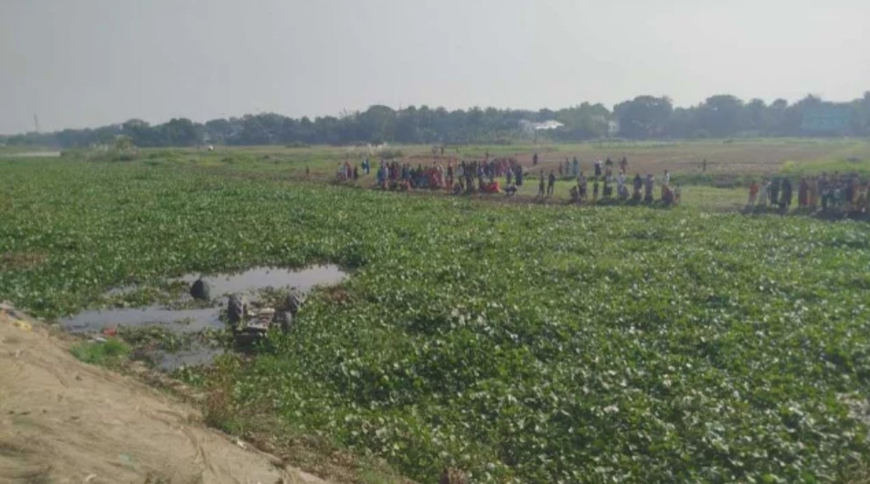তিতাস নদীতে ট্রলি উল্টে একই পরিবারের ৩ নারী নিহত