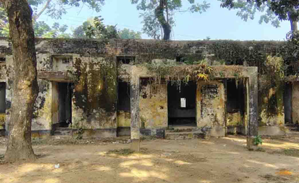 ঘোড়াঘাটের সিংড়া ইউনিয়ন স্বাস্থ্য ও পরিবার কল্যাণ কেন্দ্রটি জনমানবশূন্য ভবনে পরিণত 